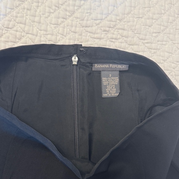 Banana Republic Black Pencil Skirt - Picture 2 of 4